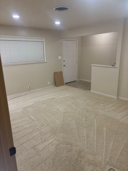 Building Photo - 801 Hillside Dr