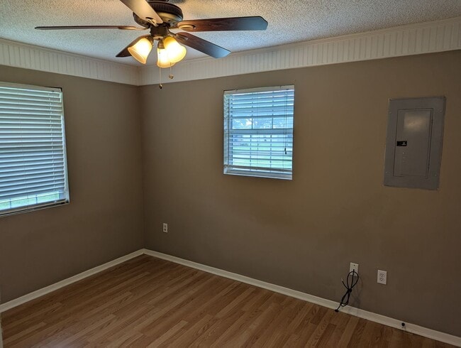 Building Photo - ADORABLE 3 Bed 1 bath in Breaux Bridge!!