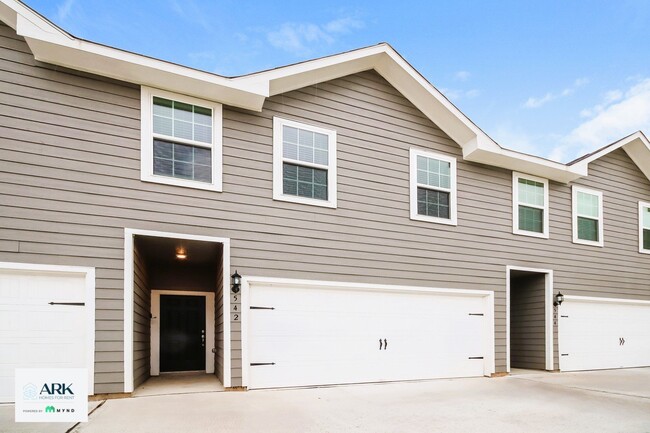 Building Photo - 560 Solomon Ln