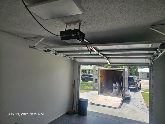 Building Photo - 329 NE Cullman Ct