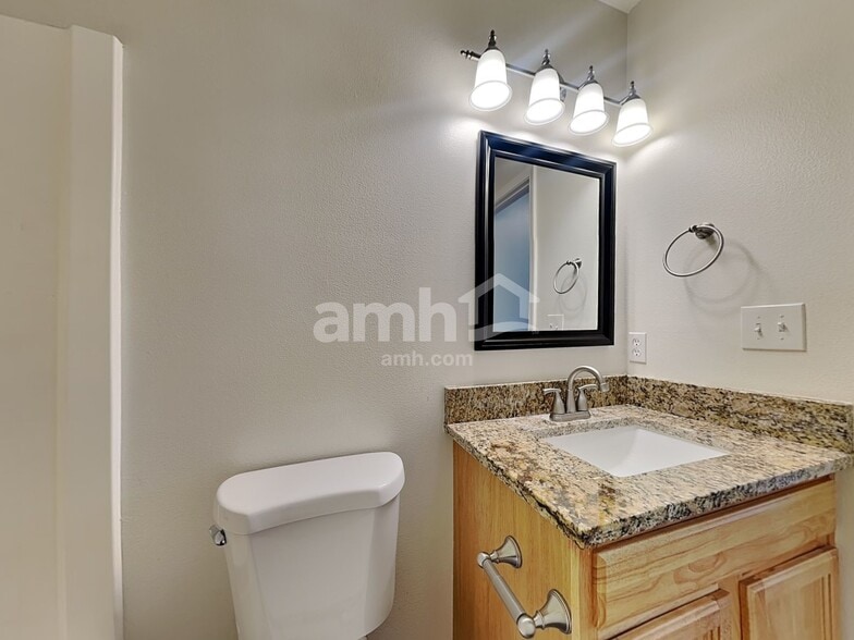 Building Photo - 9516 W Portola Dr