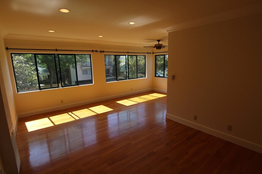 Building Photo - 600 N Sweetzer Ave