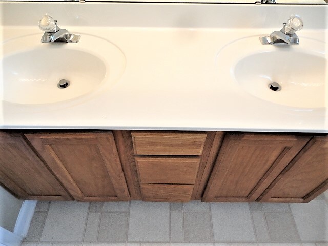 Building Photo - 640 Hanska Way