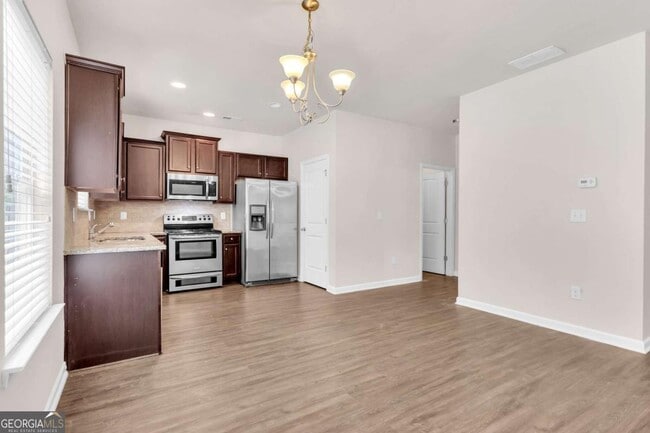 Building Photo - 4488 Ravenwood Dr