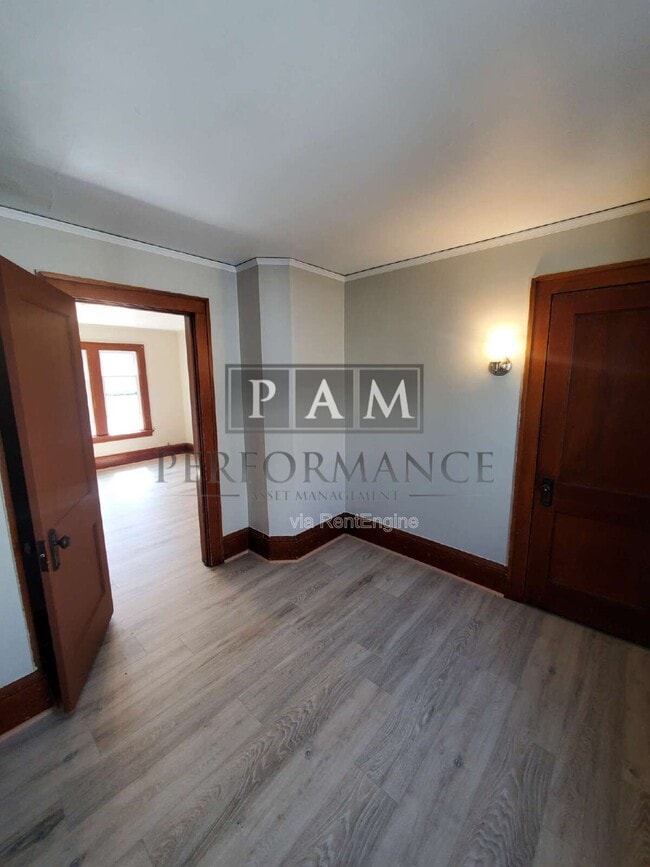 Building Photo - 1120 S 56th St