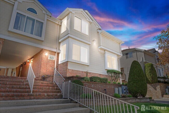 Building Photo - 2908 Madaline Dr