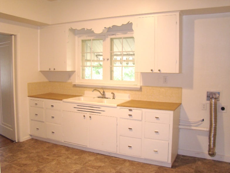 Building Photo - 645 S Whitcomb St