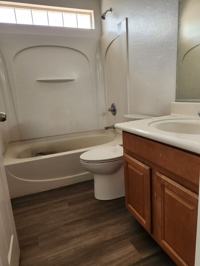 Building Photo - Sundance golf community home, 3 car garage, RV gate