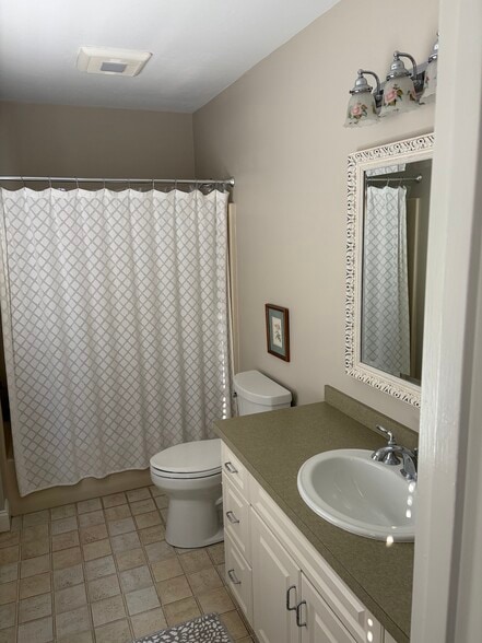 Bathroom - 10 Bartley Dr
