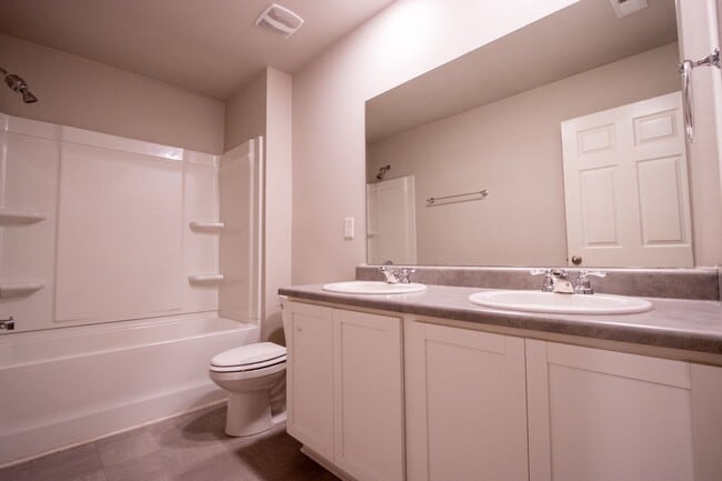 Building Photo - 325 Park W Blvd