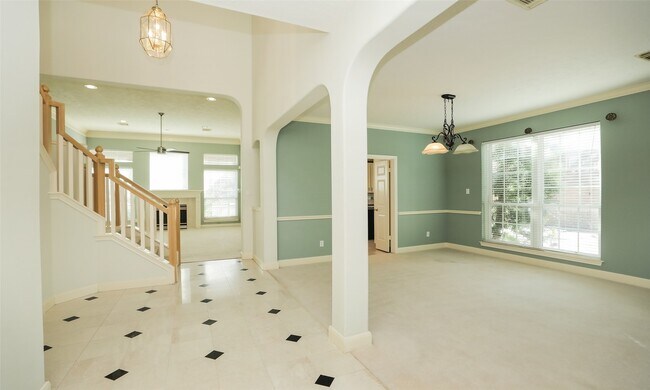 Building Photo - 7502 Holly Ct Estates Dr