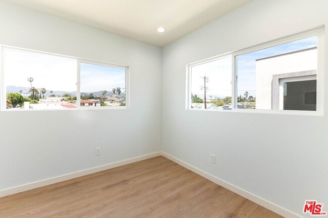 Building Photo - 756 N Ridgewood Pl