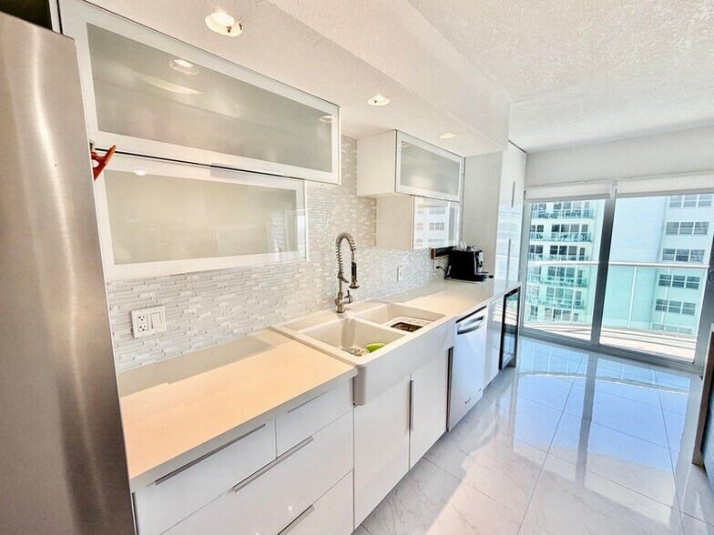 Building Photo - 3410 Galt Ocean Dr