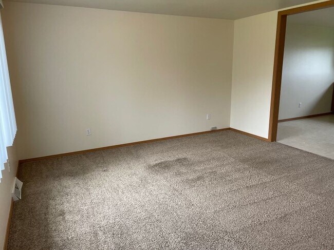 Building Photo - 702 Steven Ave