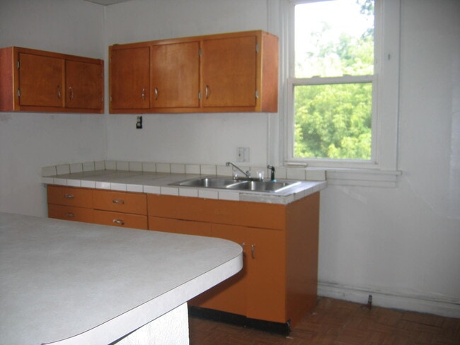 Building Photo - 70 Glenbury St