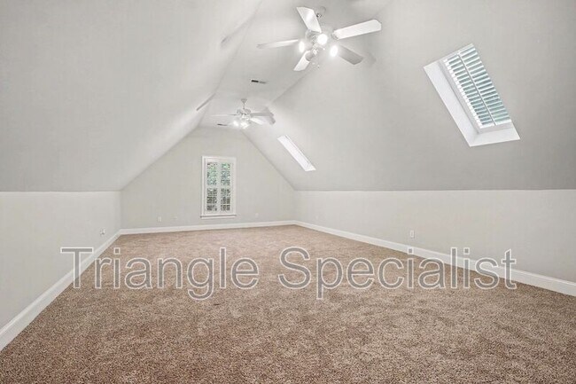 Building Photo - 6121 Carlyle Dr