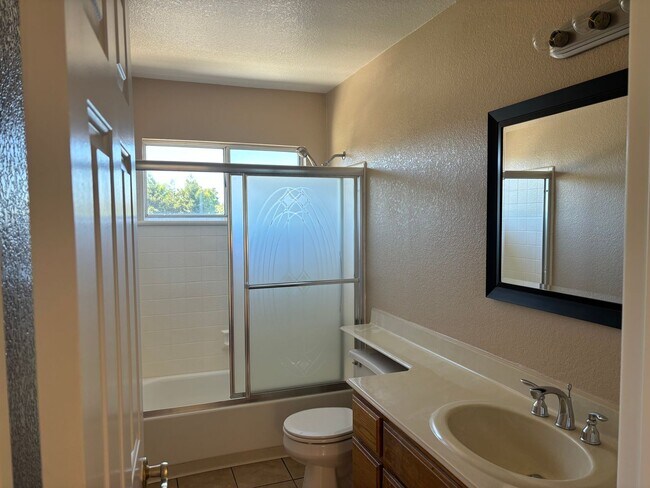 Building Photo - Beautiful Two-Story Home in highly desirable Brentwood location!