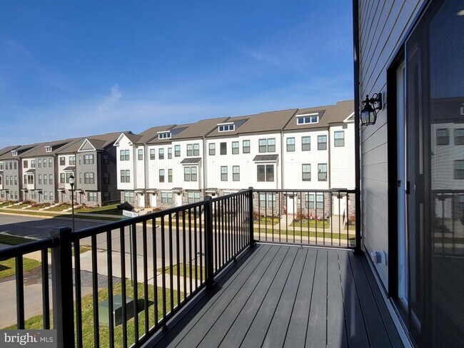 Building Photo - 762 Union St