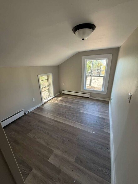 Building Photo - 208 Utica St