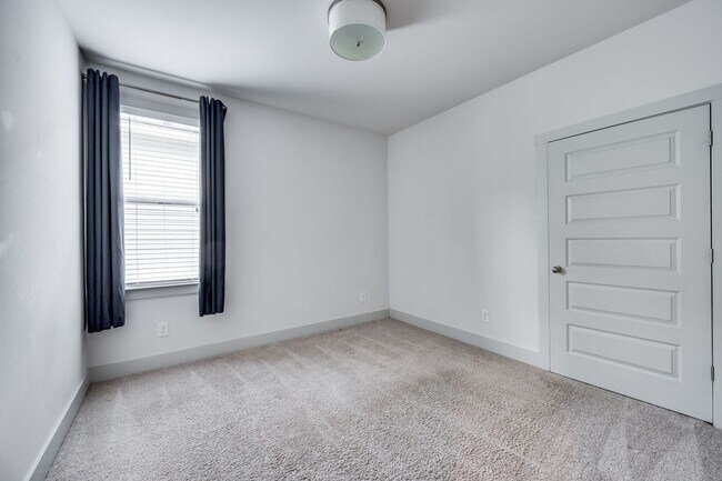 Building Photo - Beautiful 3BE/2.5BA by Invent Communities/...