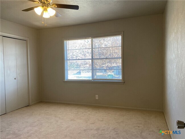 Building Photo - 706 Forest Dr
