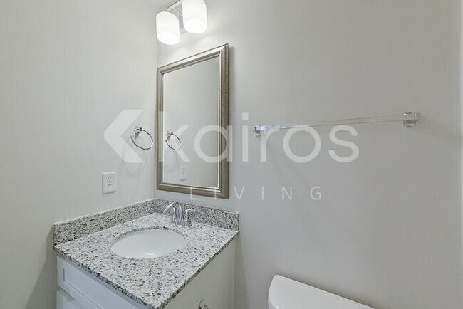 Building Photo - 2461 Banyan Cir