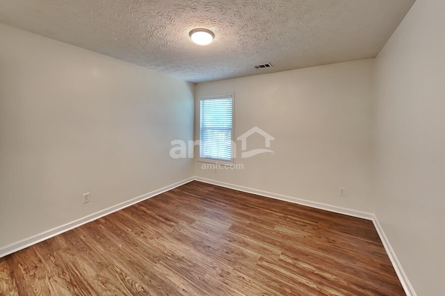 Building Photo - 205 Daventry Way