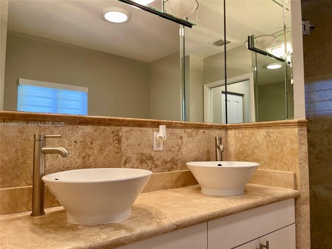 Building Photo - 3191 Ohio St