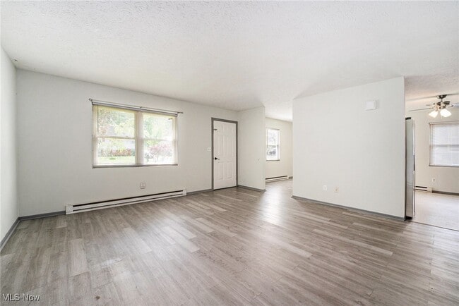 Building Photo - 1492 Ansonia Ave