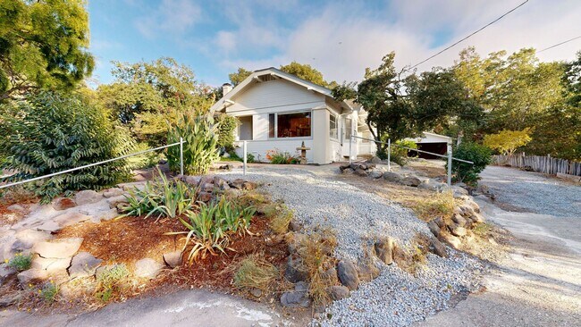 Building Photo - Bright Country Three Bedroom One Bathroom ...