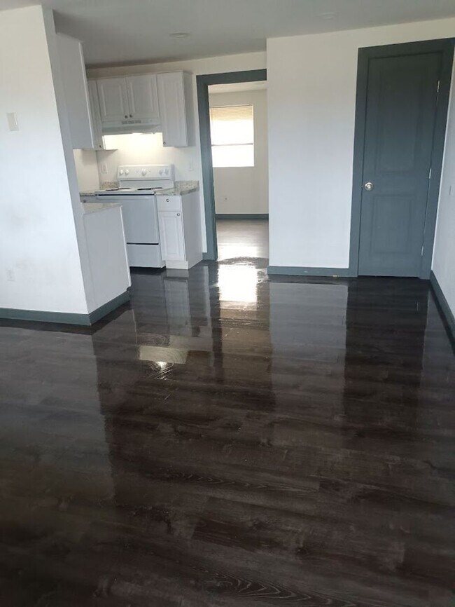 Building Photo - 6111 S Klein Ave