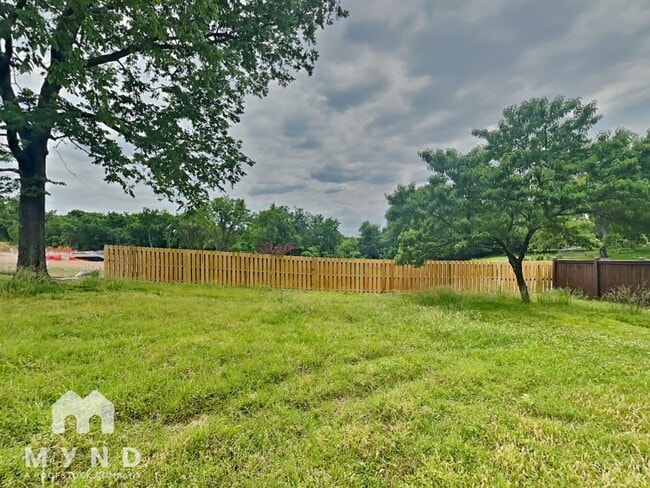Building Photo - 2206 Eastland Ave