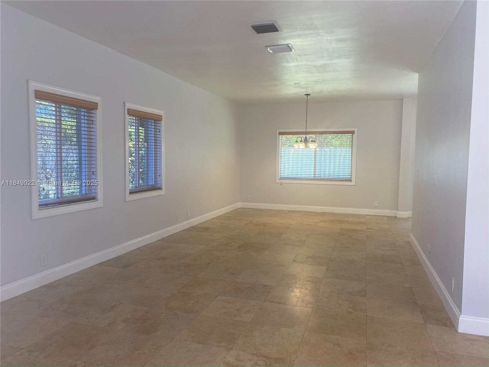 Building Photo - 130 Palm Desert Ln