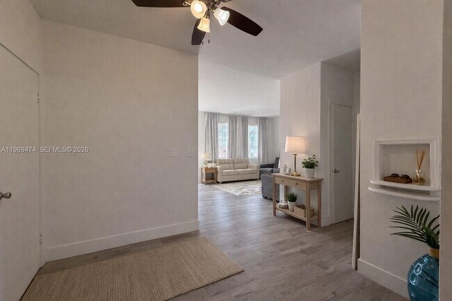 Building Photo - 7421 Carlyle Ave