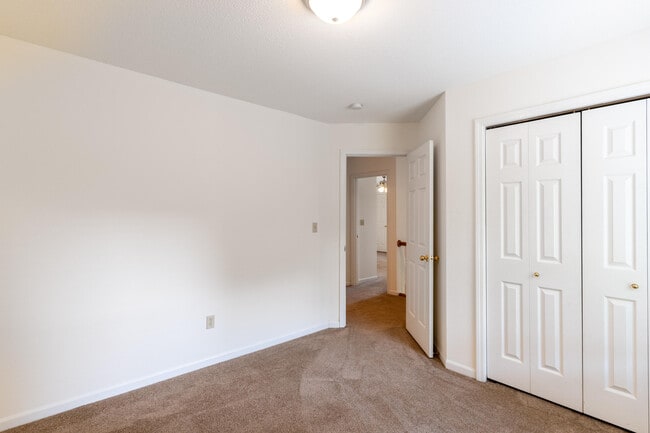 Building Photo - 4919 W Millbrook Dr