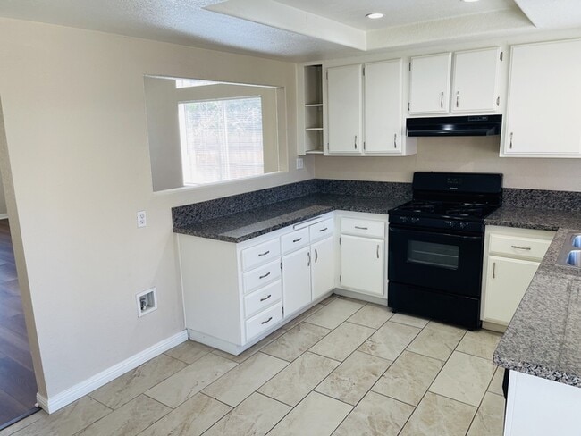 Building Photo - Provence Dr.