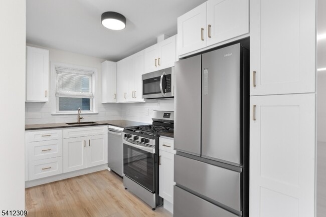 Building Photo - 676 Chestnut St