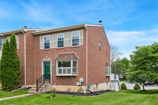 Building Photo - 166 Longford Rd