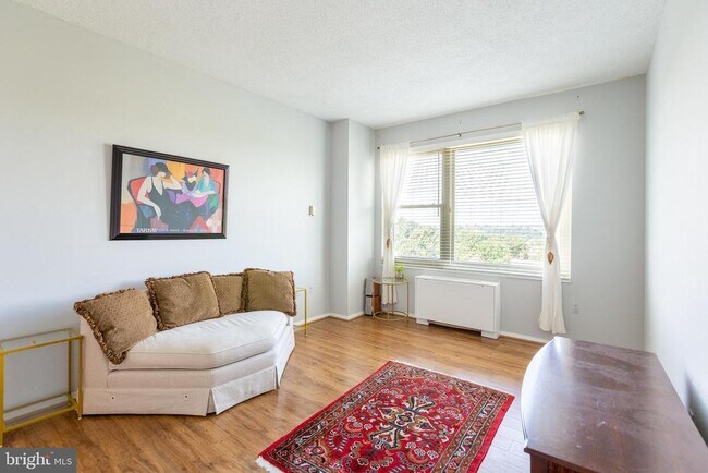 Building Photo - 4401 Roland Ave
