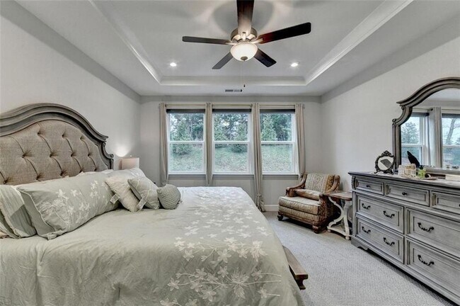 Building Photo - 811 Pineberry Ct