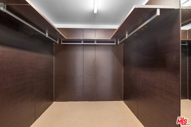 Building Photo - 6250 Hollywood Blvd