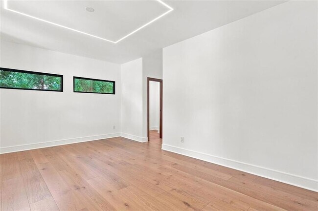 Building Photo - 4250 Carmain Dr NE