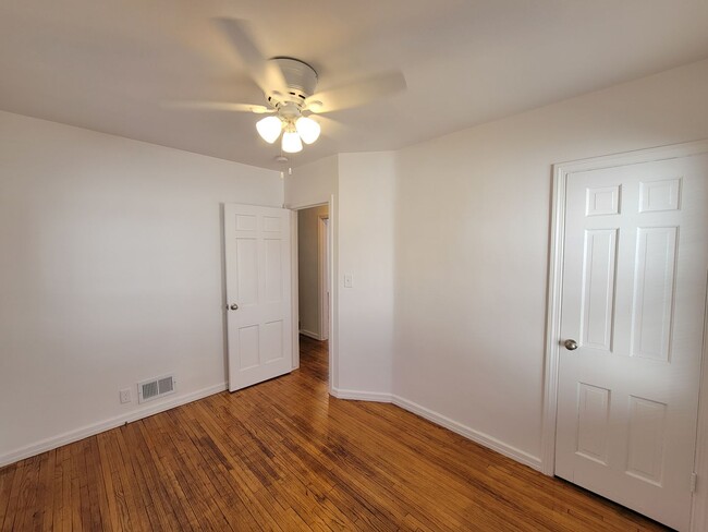 Building Photo - 3 Bed 2 Bath House