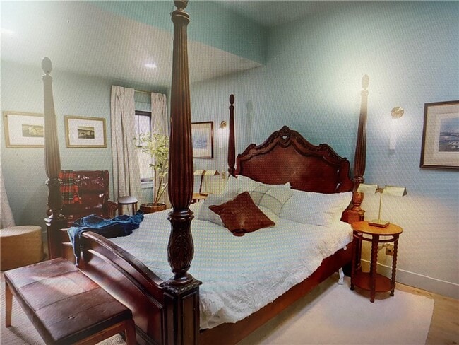 Building Photo - 911 S Main St