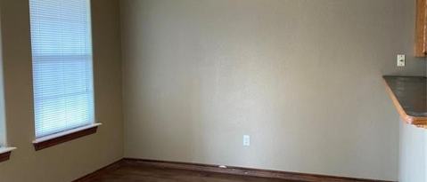 Building Photo - 10910 Shady Oaks Dr