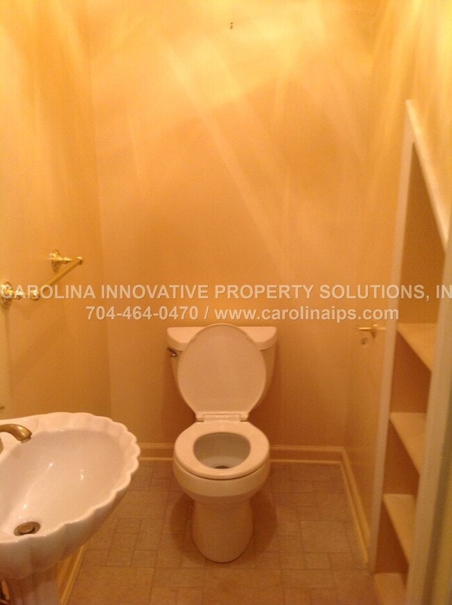 Building Photo - 4535 Dawnwood Dr