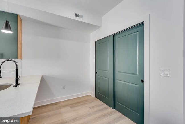 Building Photo - 1223 W Lehigh Ave