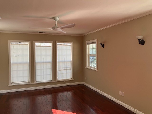 Building Photo - 2833 S Victoria Ave