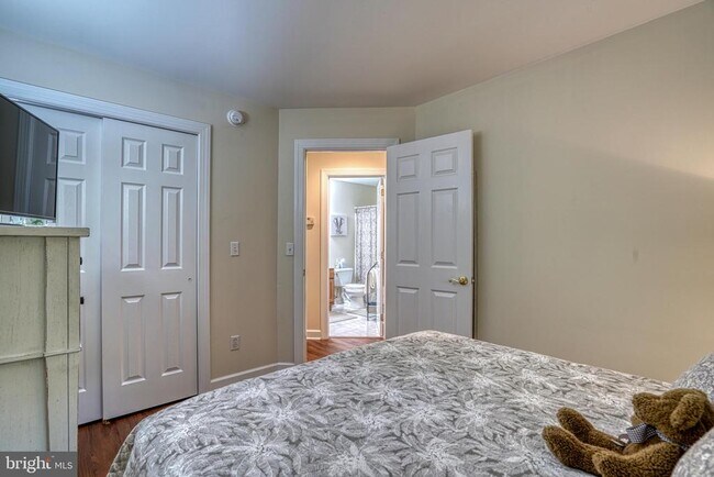 Building Photo - 28463 Pinehurst Cir