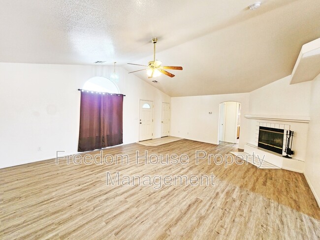 Building Photo - 1660 Chowchilla Cir